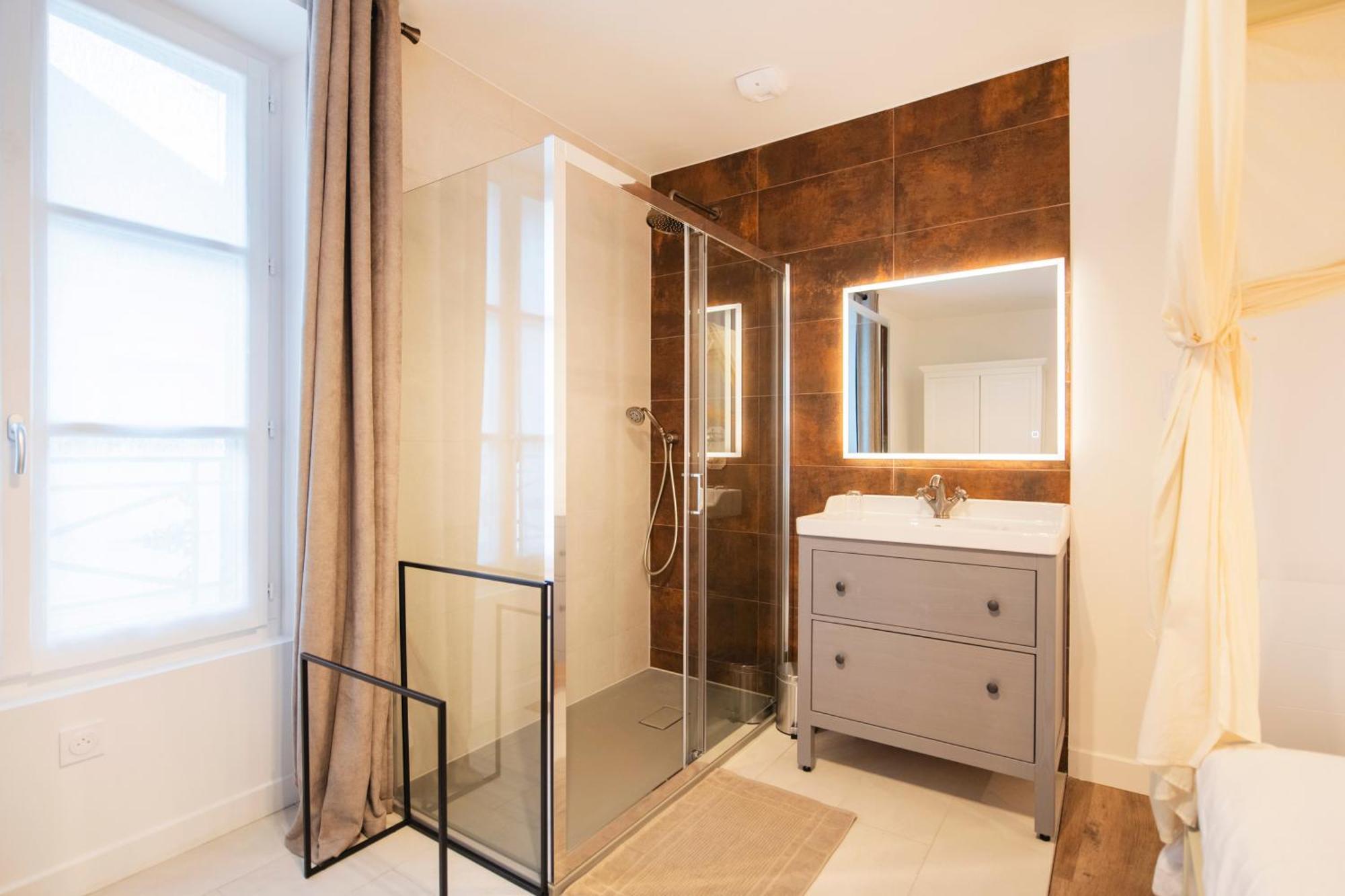 Le Laurencin Sens - Le Duplex - Coeur De Ville Luaran gambar