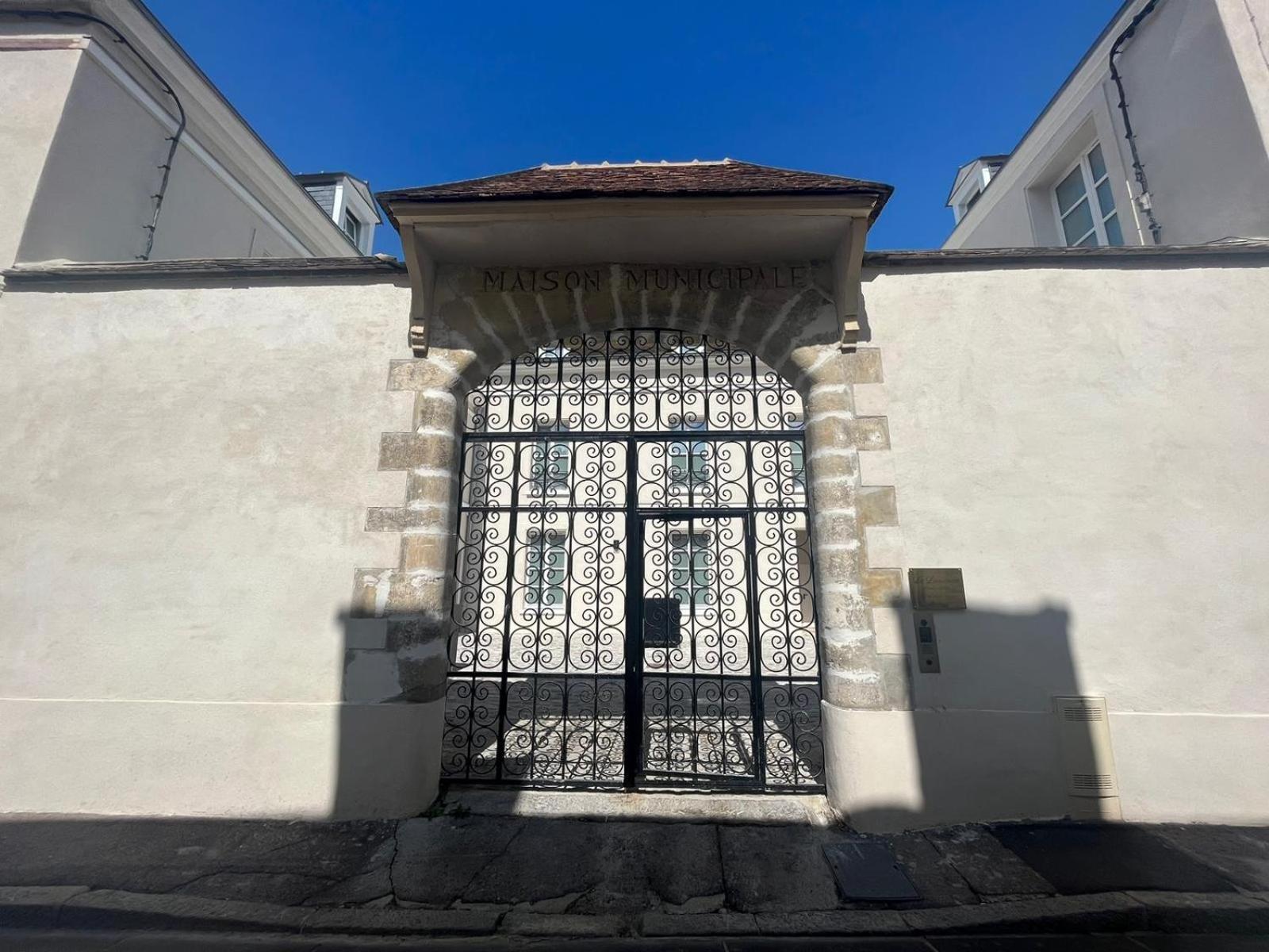 Le Laurencin Sens - Le Duplex - Coeur De Ville Luaran gambar