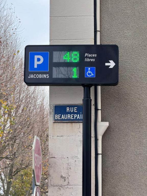 Le Laurencin Sens - Le Duplex - Coeur De Ville Luaran gambar